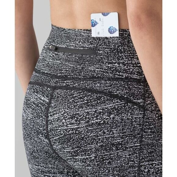 LULULEMON Pace Perfect 7/8 Tight Sz 4 Air Time White Black - Picture 3 of 9